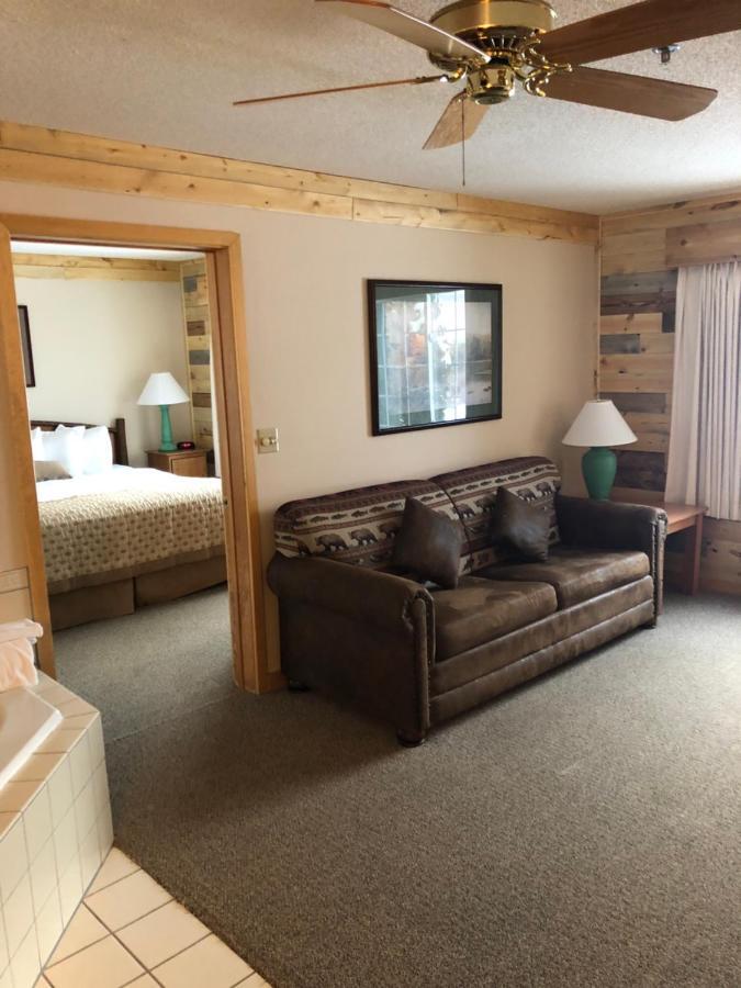 Flat Creek Lodge Hayward Exterior photo